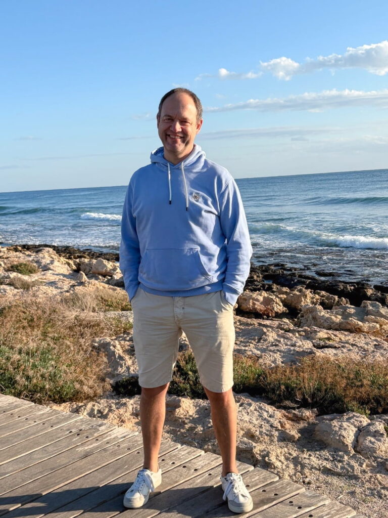 Portrait Oliver Geck am Strand